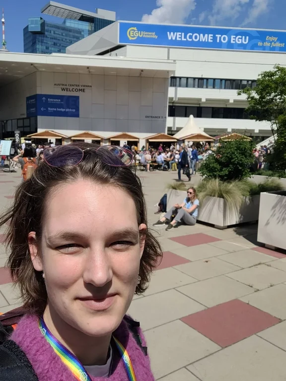 Ellen Arimond auf der EGU 2025.jpg