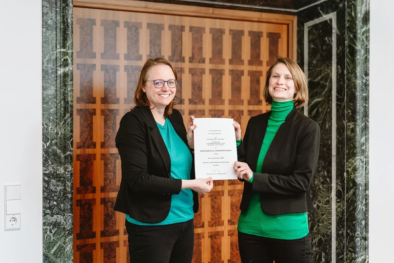 Erfolgreiche Zwischenevaluation von Jun.-Prof. Dr. Leonie Esters