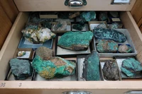 Sammlungsschrank_Malachit_klein.jpg