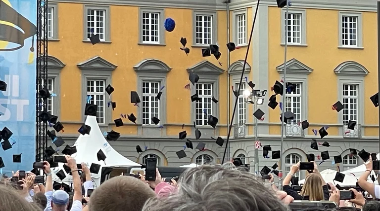 Studienabschluss Hüte werfen
