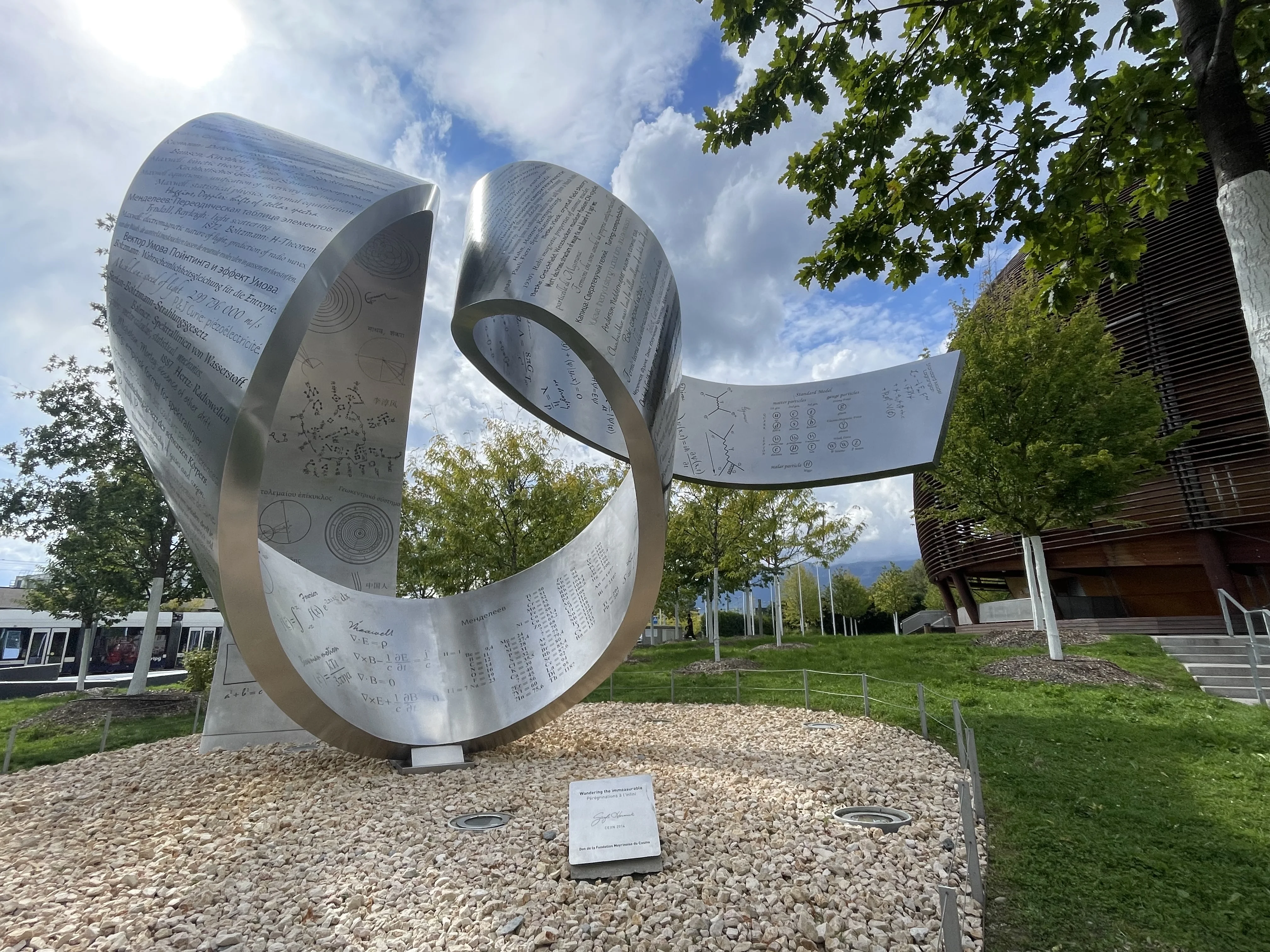 Cern Skulptur